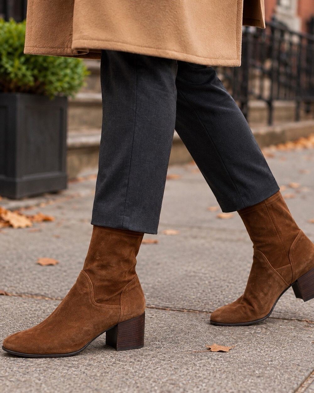 Aquatalia Carie Suede Ankle Boots 9.5 Brown Chocolate Made Italy Side Zip